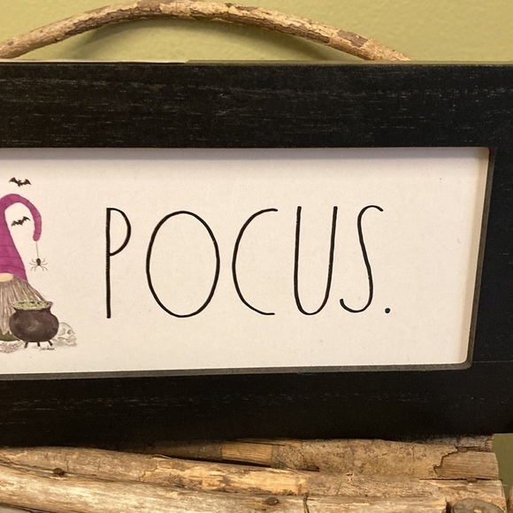 NWT! RAE DUNN "HOCUS POCUS" WITH GNOME WOODEN TABLETOP SIGN - Picture 4 of 9
